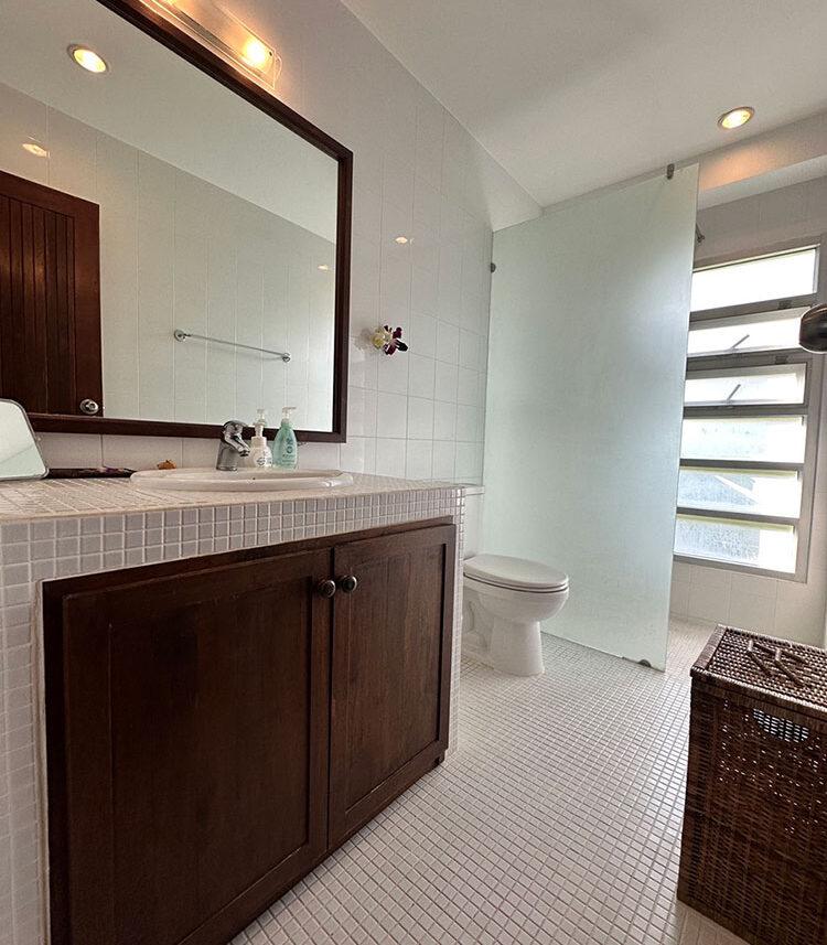 Villa Vista in Hua Hin-modern bathroom